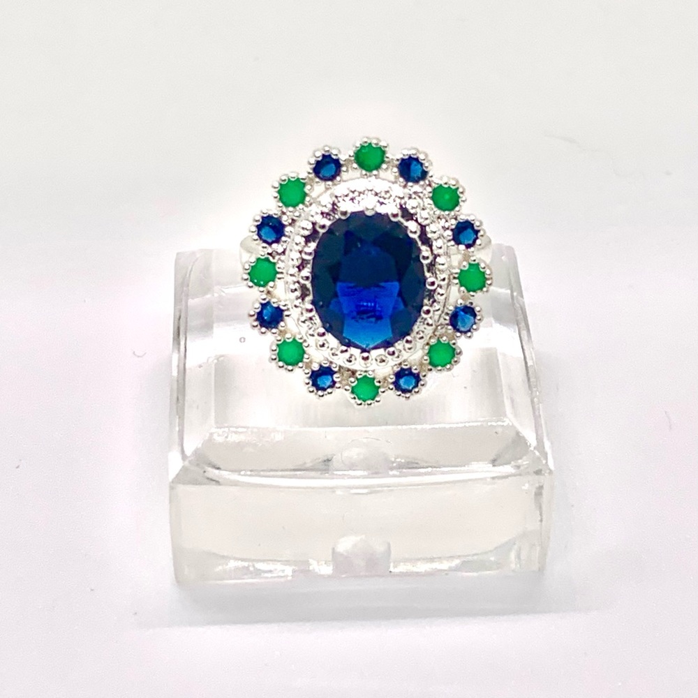 Stunning Women’s Fashion Simulated Sapphire & Emerald Ring